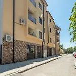 Cozy & Parking - Subject To Availability Apartament