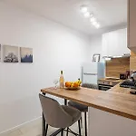Apartament Cozy & Parking - Subject To Availability *