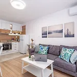 Cozy & Parking - Subject To Availability * Warna