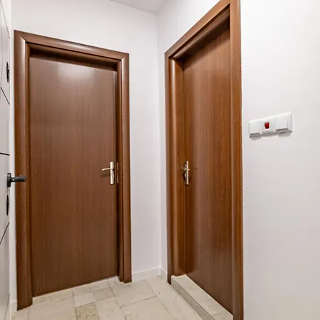Cozy & Parking - Subject To Availability * فارنا