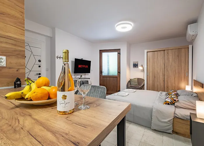 Cozy & Parking - Subject To Availability *