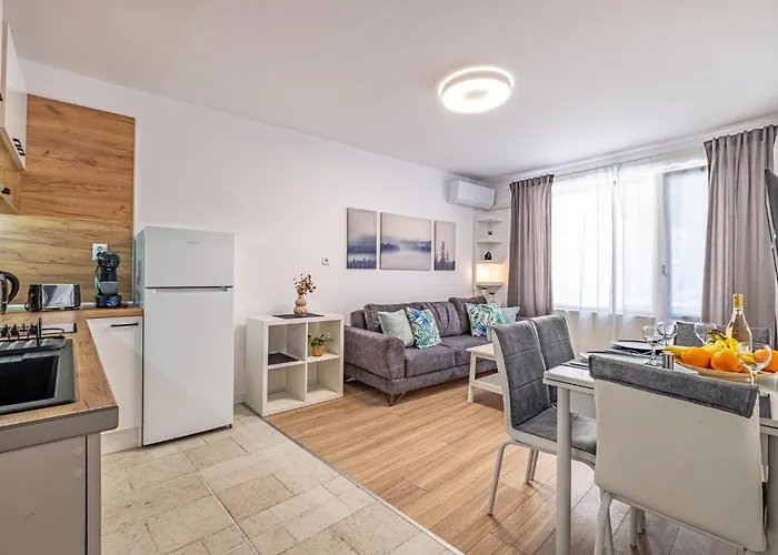 Апартамент Cozy & Parking - Subject To Availability Варна