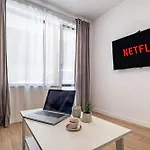 Cozy & Parking - Subject To Availability 아파트
