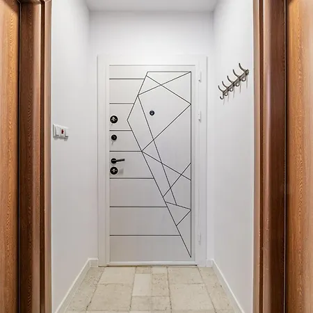 Apartment Cozy & - Parking - Subject To Availability