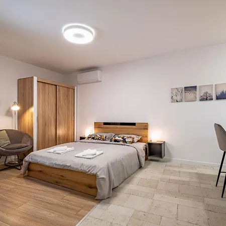 Cozy & Parking - Subject To Availability