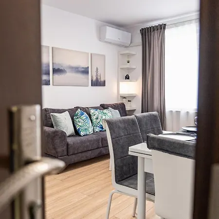 Cozy & - Parking - Subject To Availability Apartment *