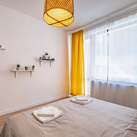 Lejlighed Cozy & Parking - Subject To Availability *