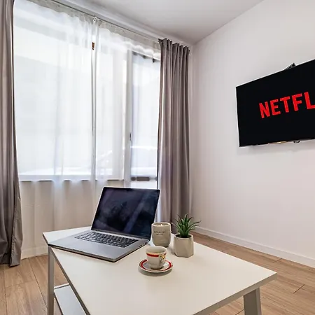 Cozy & Parking - Subject To Availability Daire