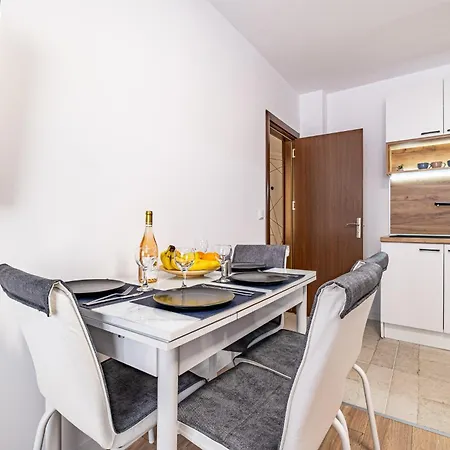 Cozy & Parking - Subject To Availability Varna