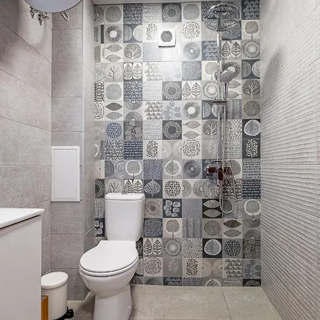 Lejlighed Cozy & Parking - Subject To Availability