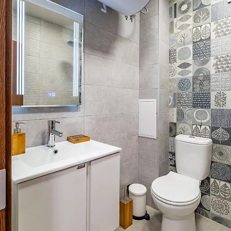 Cozy & Parking - Subject To Availability Apartman *