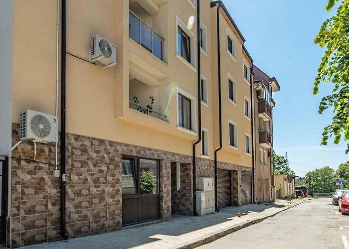 Cozy & Parking - Subject To Availability Appartamento