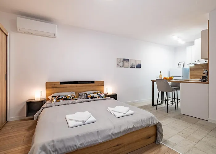 Cozy & Parking - Subject To Availability * Varna