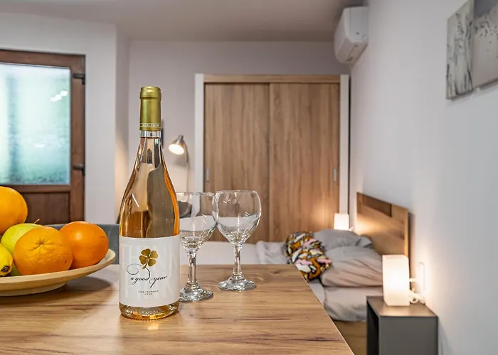 Cozy & Parking - Subject To Availability Appartamento *