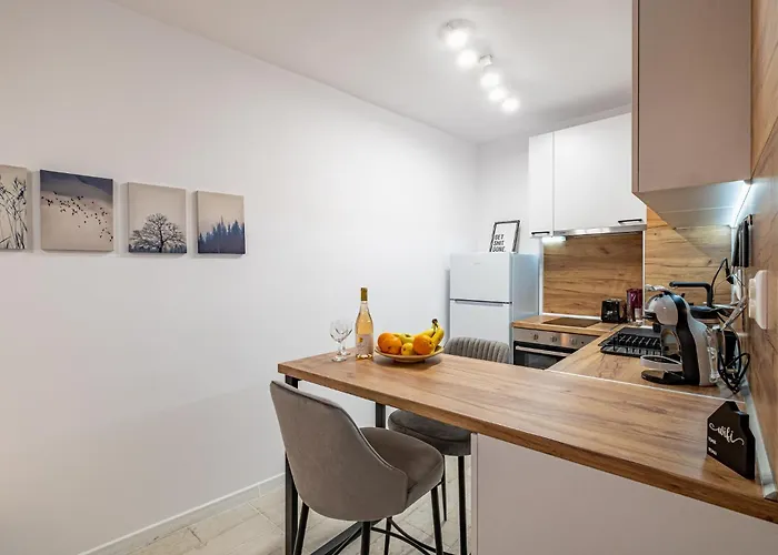 Appartamento Cozy & Parking - Subject To Availability *