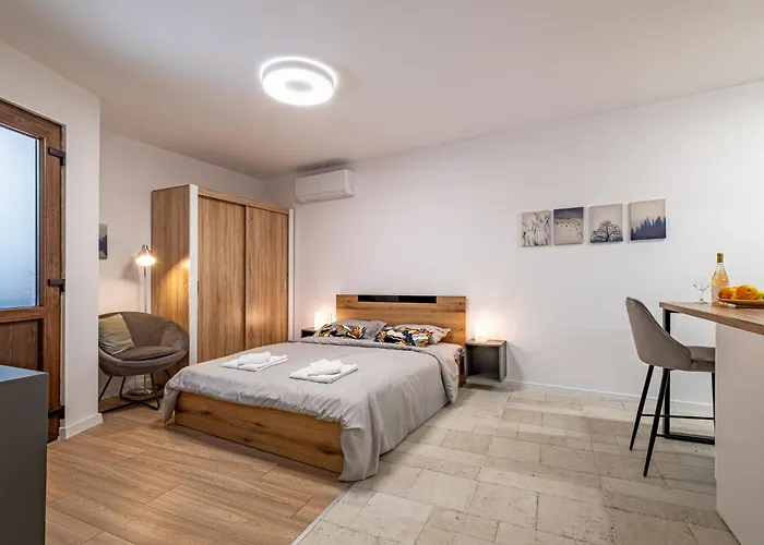 Cozy & Parking - Subject To Availability